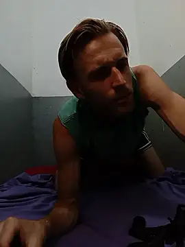 Snapshot of aquilesmade chatting on November 2025 03:10:02 PM aquilesmade online show from November 2025 03:10:02 PM