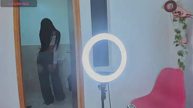 Nicole Paradise online show from October 2025 12:41:02 PM