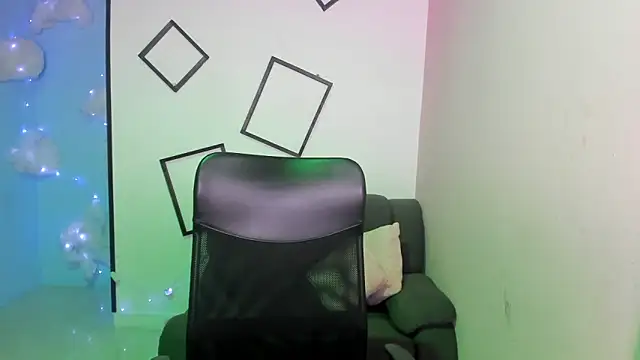 Aurora 18 online show from October 2025 02:49:01 PM