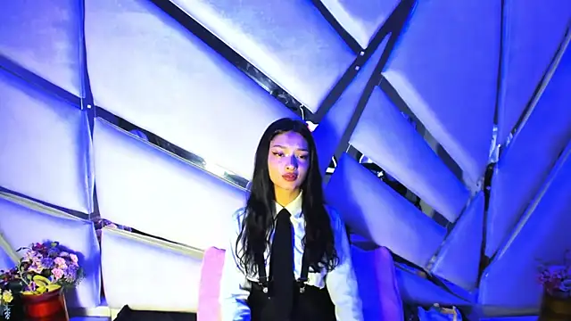 Aurora 18 online show from October 2025 02:40:02 PM