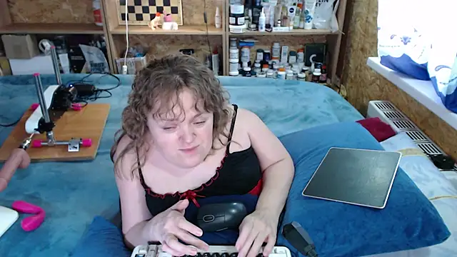 Snapshot of MiniNatalie chatting on October 2025 11:28:02 AM MiniNatalie online show from October 2025 11:28:02 AM