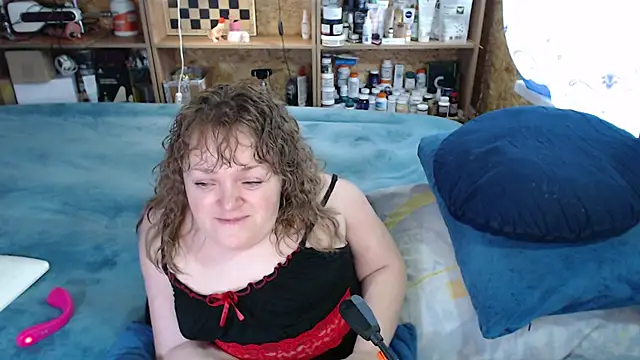 Snapshot of MiniNatalie chatting on October 2025 10:13:01 AM MiniNatalie online show from October 2025 10:13:01 AM