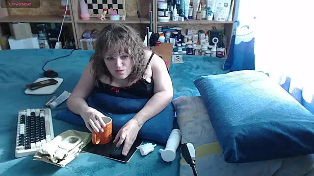 Snapshot of MiniNatalie chatting on October 2025 07:09:02 AM MiniNatalie online show from October 2025 07:09:02 AM