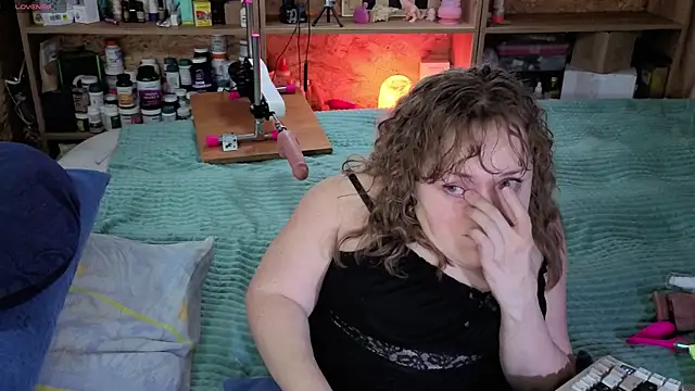 Snapshot of MiniNatalie chatting on November 2025 06:35:02 AM MiniNatalie online show from November 2025 06:35:02 AM