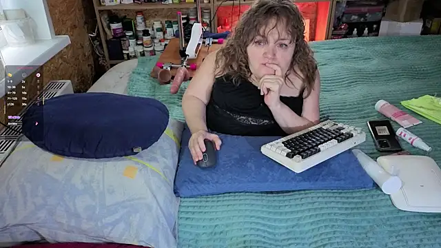 Snapshot of MiniNatalie chatting on November 2025 05:41:02 AM MiniNatalie online show from November 2025 05:41:02 AM