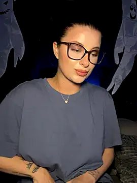 Snapshot of Mia-Minou chatting on October 2025 09:45:01 PM Mia-Minou online show from October 2025 09:45:01 PM