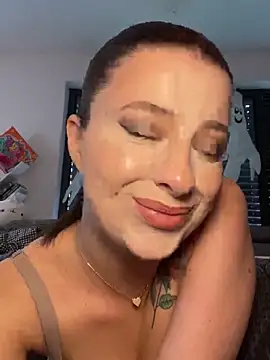 Snapshot of Mia-Minou chatting on October 2025 11:08:02 AM Mia-Minou online show from October 2025 11:08:02 AM