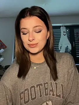 Snapshot of Mia-Minou chatting on October 2025 09:41:02 AM Mia-Minou online show from October 2025 09:41:02 AM