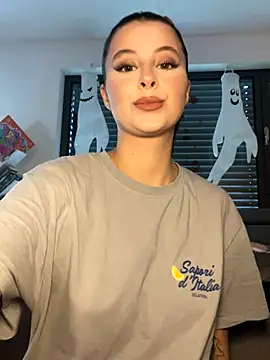 Snapshot of Mia-Minou chatting on October 2025 12:58:01 PM Mia-Minou online show from October 2025 12:58:01 PM