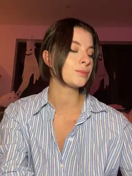 Snapshot of Mia-Minou chatting on October 2025 08:32:02 PM Mia-Minou online show from October 2025 08:32:02 PM