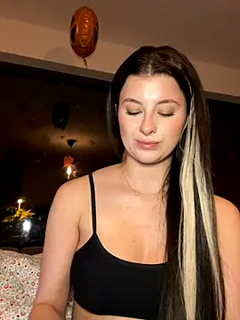 Snapshot of Mia-Minou chatting on October 2025 12:11:02 AM Mia-Minou online show from October 2025 12:11:02 AM