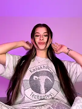 Snapshot of Mia-Minou chatting on November 2025 07:01:02 PM Mia-Minou online show from November 2025 07:01:02 PM