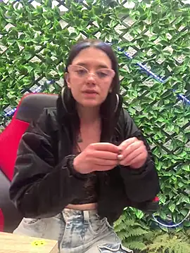 Isabella 21x online show from January 2025 06:49:01 PM