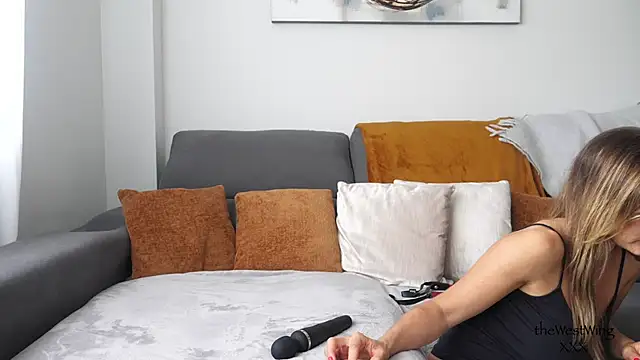 Snapshot of thewestwingxxxxx chatting on March 2025 04:58:02 PM thewestwingxxxxx online show from March 2025 04:58:02 PM