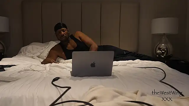 Snapshot of thewestwingxxxxx chatting on September 2025 04:40:02 PM thewestwingxxxxx online show from September 2025 04:40:02 PM