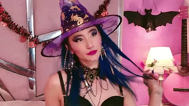 Lunapage online show from October 2025 08:20:01 PM