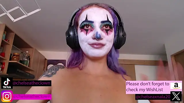 Snapshot of Eloise-brown chatting on October 2025 08:35:01 PM Eloise-brown online show from October 2025 08:35:01 PM