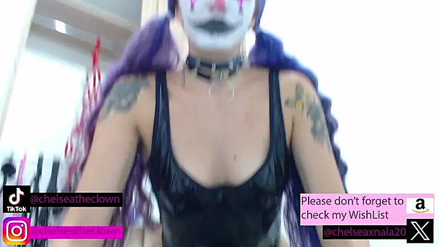 Snapshot of Eloise-brown chatting on November 2025 03:28:02 AM Eloise-brown online show from November 2025 03:28:02 AM