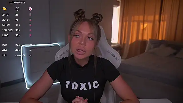 Evelinka online show from October 2025 10:34:02 AM