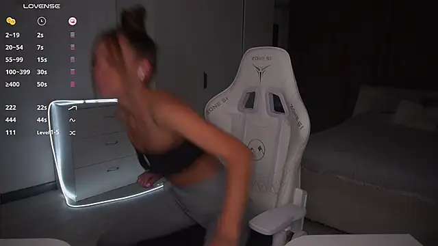 Evelinka online show from October 2025 03:20:02 PM