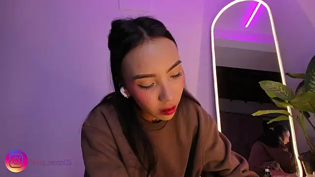 tinymoon- online show from March 2025 03:50:01 AM