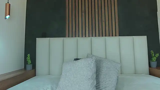 AmyPalmmer online show from February 2025 06:43:01 PM