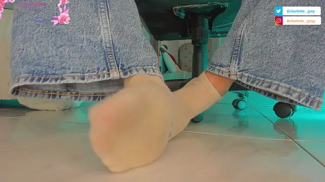 charlotte  grey online show from November 2025 08:21:01 PM