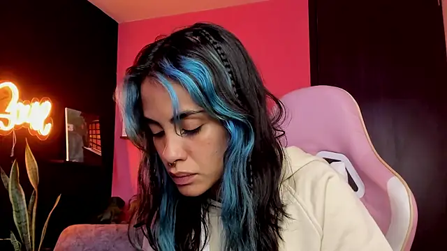 Juanadearco5 online show from October 2025 09:37:01 PM