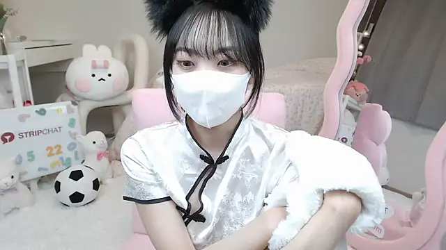 momo room online show from February 2025 01:24:01 PM