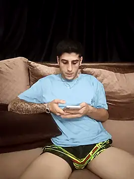 Snapshot of arenn1997 chatting on October 2025 12:09:02 AM arenn1997 online show from October 2025 12:09:02 AM