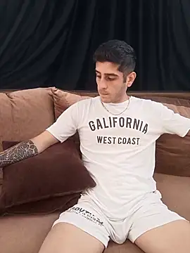 Snapshot of arenn1997 chatting on October 2025 12:14:01 PM arenn1997 online show from October 2025 12:14:01 PM