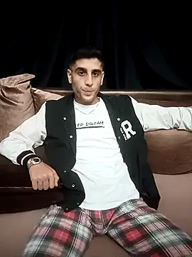 Snapshot of arenn1997 chatting on October 2025 12:21:02 AM arenn1997 online show from October 2025 12:21:02 AM