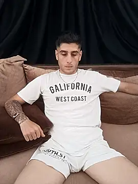 Snapshot of arenn1997 chatting on October 2025 12:27:01 PM arenn1997 online show from October 2025 12:27:01 PM