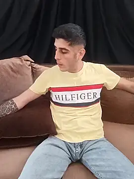 Snapshot of arenn1997 chatting on October 2025 01:12:01 PM arenn1997 online show from October 2025 01:12:01 PM