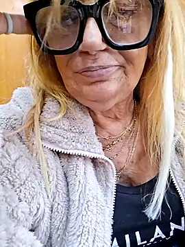 Snapshot of eva2023sexy chatting on November 2025 03:24:02 PM eva2023sexy online show from November 2025 03:24:02 PM