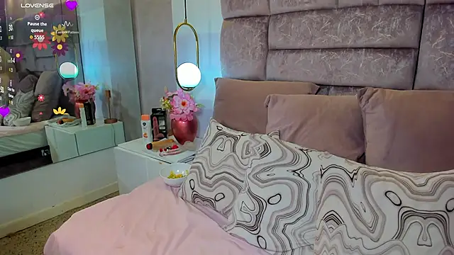 Snapshot of amina_west chatting on October 2025 12:44:02 AM amina west online show from October 2025 12:44:02 AM