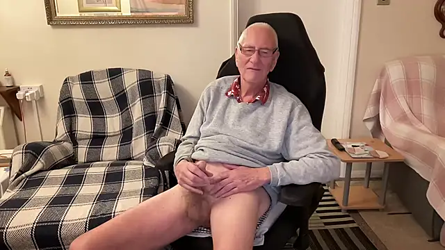 Snapshot of cutaboverest chatting on November 2025 04:07:01 PM cutaboverest online show from November 2025 04:07:01 PM