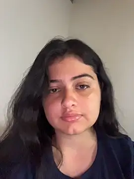 Stephania 18 online show from November 2025 06:52:01 PM