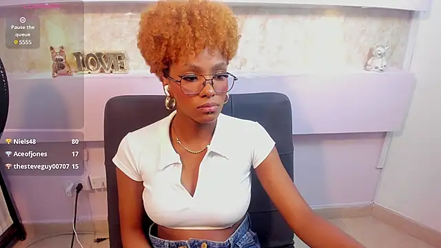 LiannaDixon online show from December 2024 04:51:02 PM
