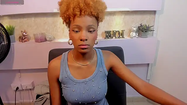 LiannaDixon online show from December 2024 02:01:02 PM