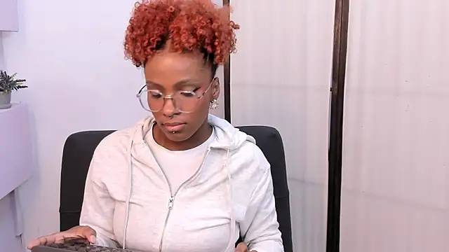 LiannaDixon online show from March 2025 02:12:02 AM
