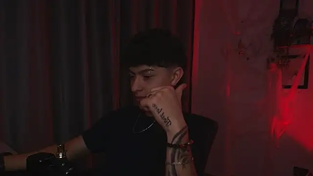 Snapshot of Ares_Dickson chatting on October 2025 01:15:02 AM Ares Dickson online show from October 2025 01:15:02 AM