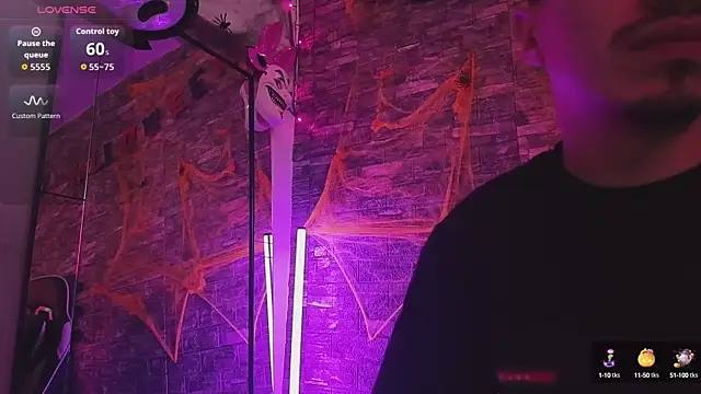 Snapshot of HotCouple_697 chatting on October 2025 09:04:02 PM HotCouple 697 online show from October 2025 09:04:02 PM