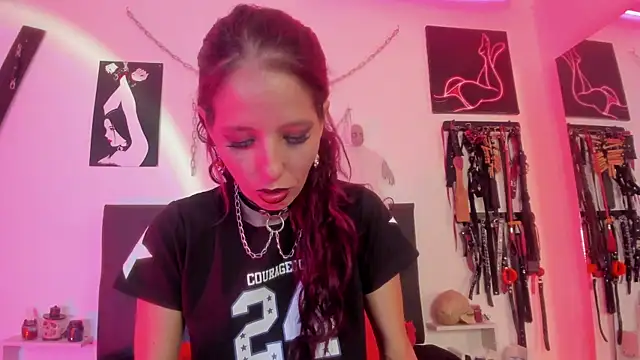 Snapshot of Little_Naughtty chatting on November 2025 01:22:02 PM Little Naughtty online show from November 2025 01:22:02 PM