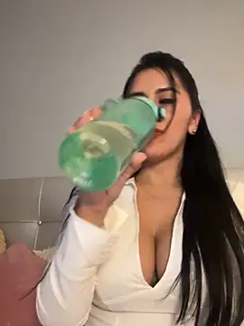 Snapshot of tamara_jay chatting on January 2025 12:37:01 PM tamara jay online show from January 2025 12:37:01 PM