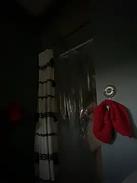 Snapshot of valleyoneofakind chatting on December 2024 12:45:02 AM valleyoneofakind online show from December 2024 12:45:02 AM