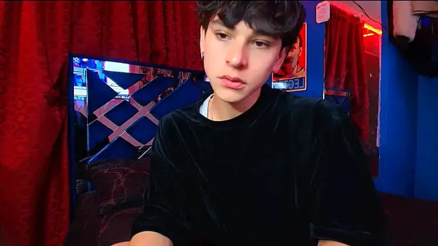 Snapshot of Luke_Howland chatting on November 2025 11:15:01 PM Luke Howland online show from November 2025 11:15:01 PM