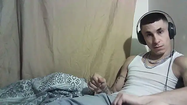 Snapshot of --D-a-D-D-y- chatting on December 2024 11:39:01 PM --D-a-D-D-y- online show from December 2024 11:39:01 PM