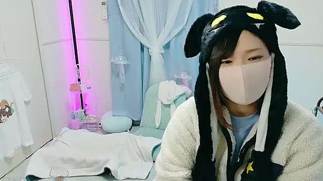 Snapshot of MEI--55 chatting on October 2025 09:21:02 AM MEI--55 online show from October 2025 09:21:02 AM