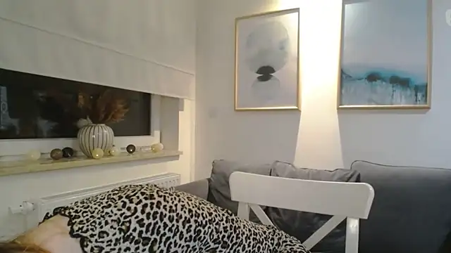 JulietteDiamond online show from February 2025 03:18:02 PM